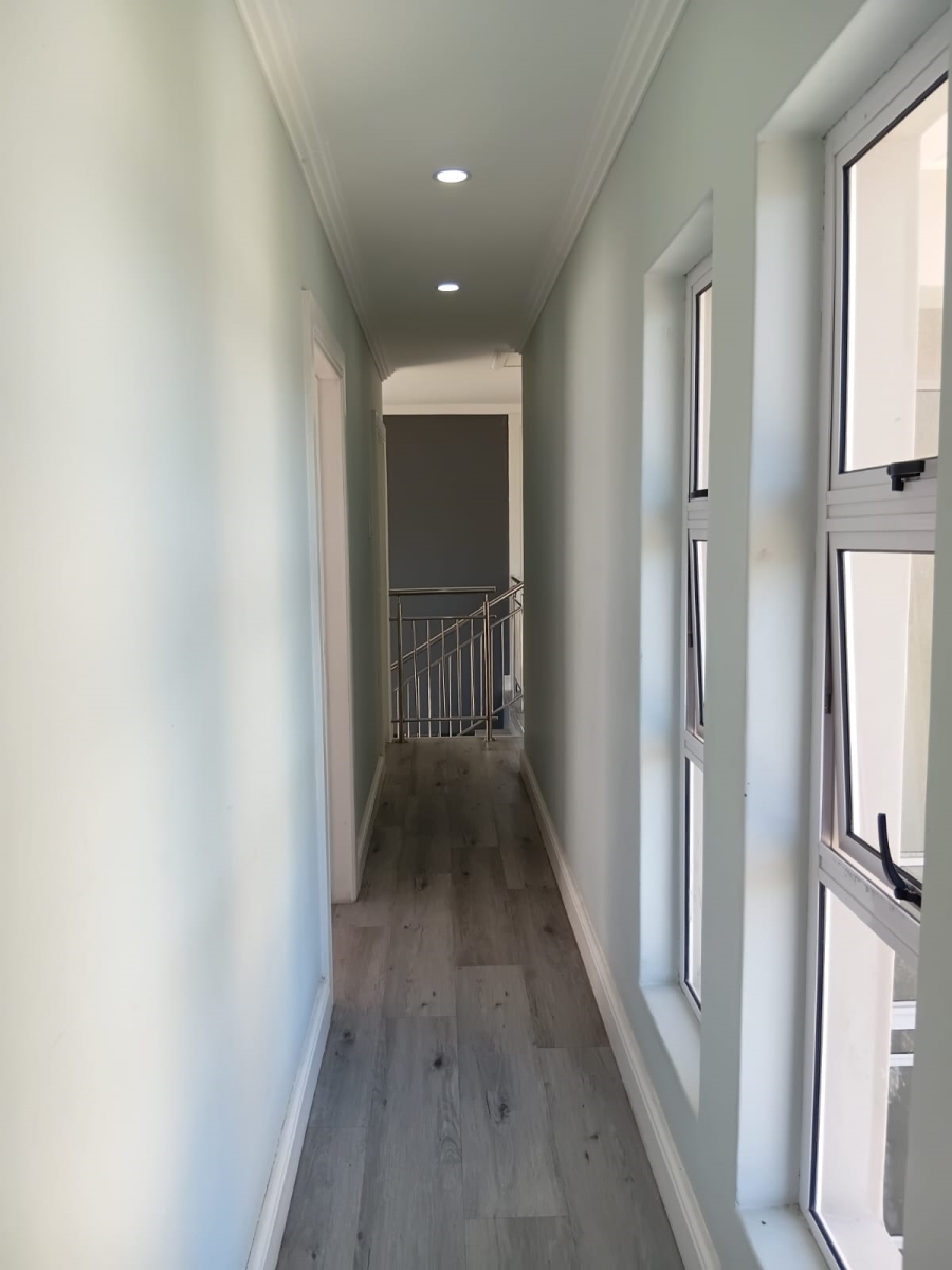 5 Bedroom Property for Sale in Beacon Bay Eastern Cape